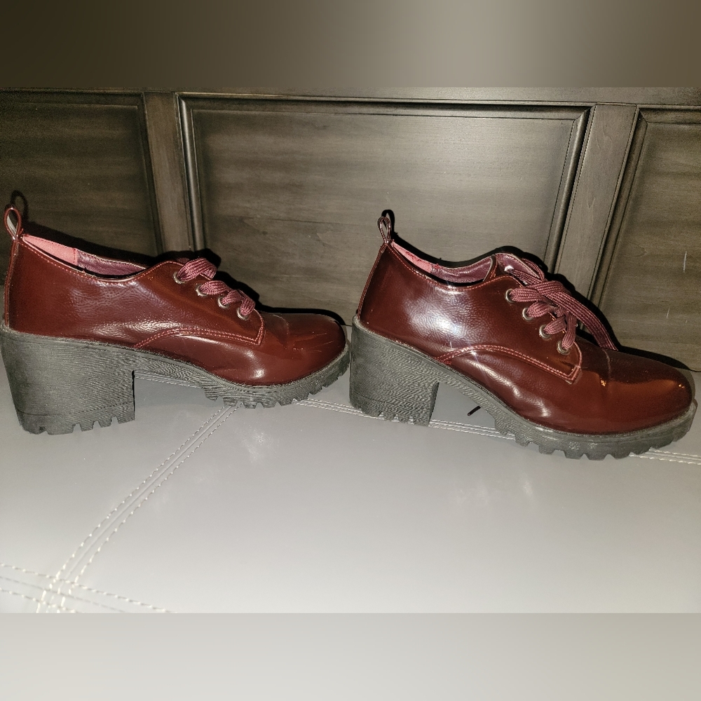 Oxford Shoes in Patent Oxblood - Picture 5 of 6